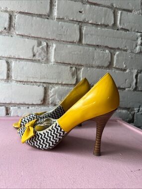 Yellow Chevron Bow Peep-Toe High Heels naughty monkey playful heels